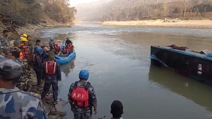 धादिङको घाटबेँसीमा बस दुर्घटना : चार जनाको ​​​​​​​मृत्यु, ३० जनाभन्दा बढी घाइते   